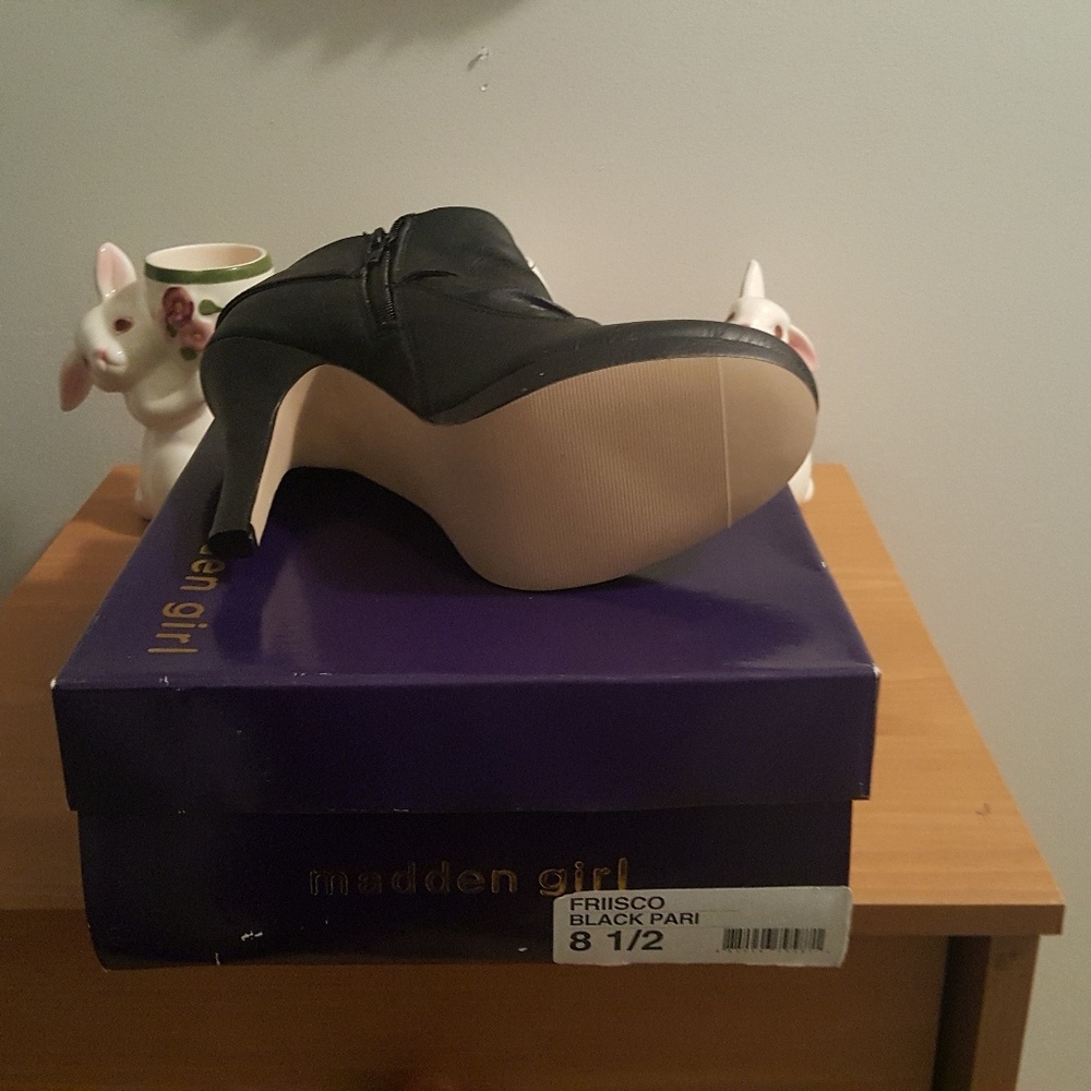Boots - Picture 3 of 3